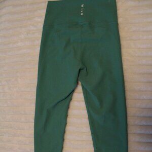 NWT: Wilo The Label Emerald Green Ribbed Athletic Leggings - Size Small